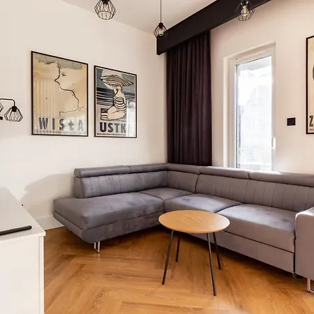 27p Lakeside Retreat By Bookinghost Laczyno