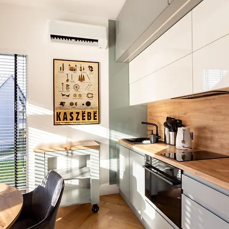 27p Lakeside Retreat By Bookinghost Laczyno