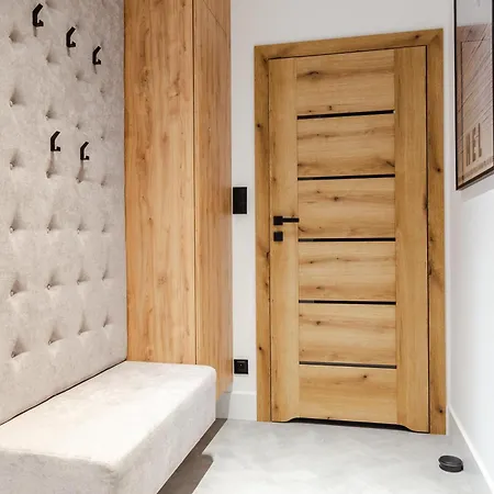 27p Lakeside Retreat By Bookinghost * Laczyno