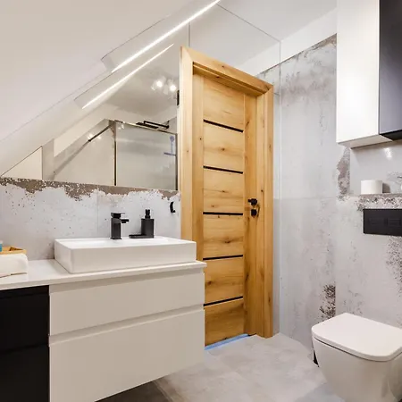 27p Lakeside Retreat By Bookinghost * Laczyno