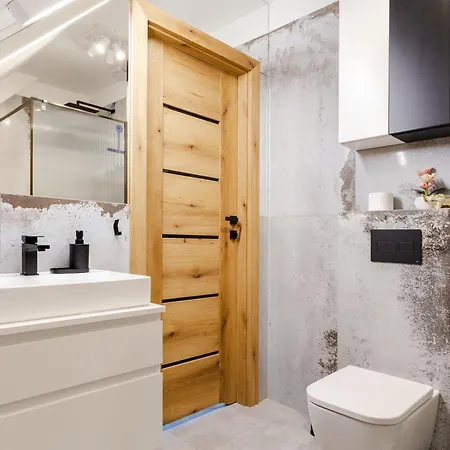 27p Lakeside Retreat By Bookinghost *