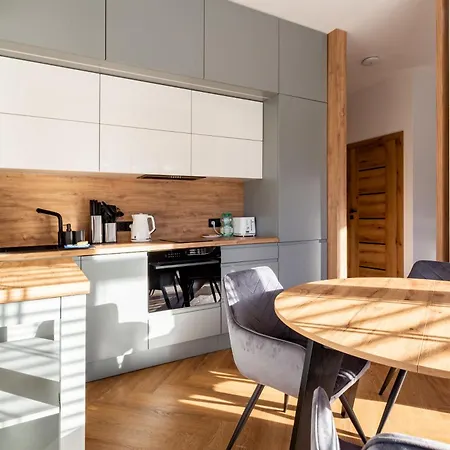 27p Lakeside Retreat By Bookinghost * Laczyno