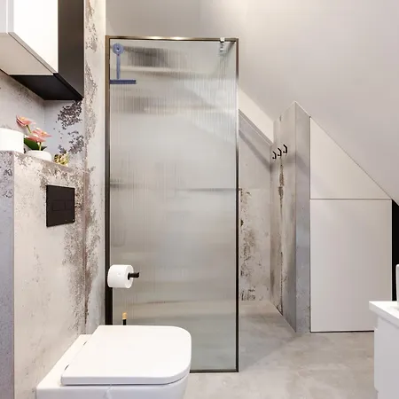 27p Lakeside Retreat By Bookinghost * Laczyno