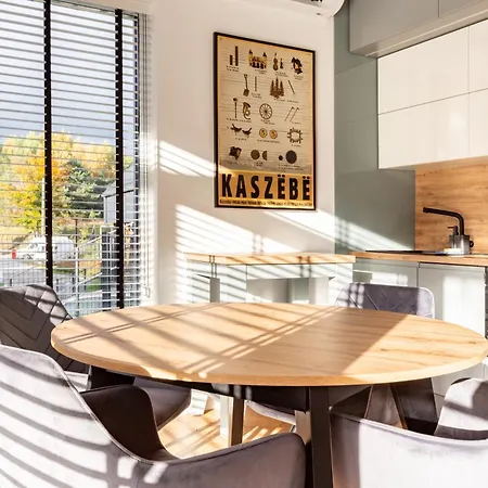 27p Lakeside Retreat By Bookinghost *