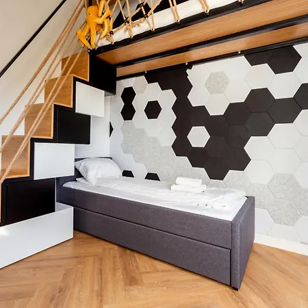 27p Lakeside Retreat By Bookinghost * Laczyno