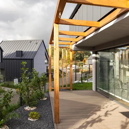 27p Lakeside Retreat By Bookinghost * Laczyno