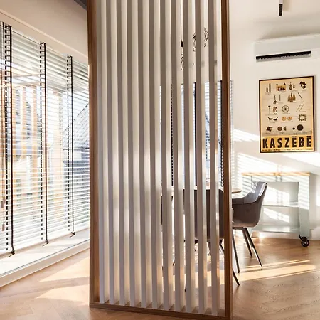 27p Lakeside Retreat By Bookinghost Laczyno