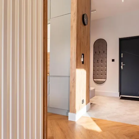 27p Lakeside Retreat By Bookinghost *