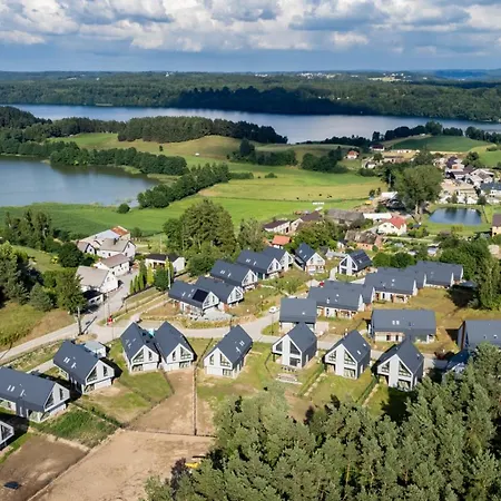 27p Lakeside Retreat By Bookinghost *