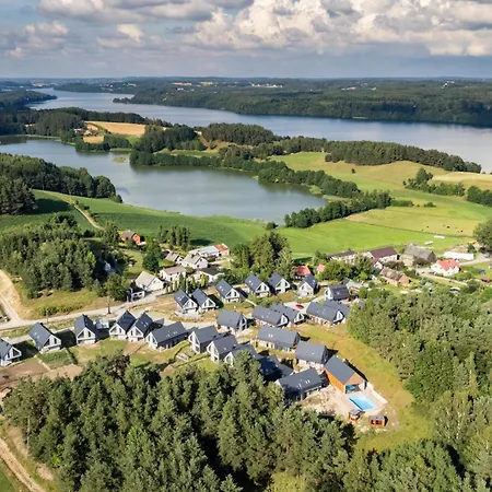 27p Lakeside Retreat By Bookinghost Laczyno