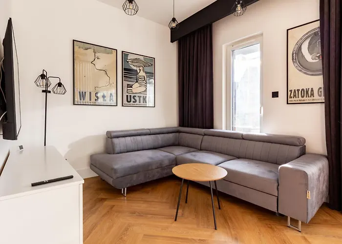 27p Lakeside Retreat By Bookinghost Laczyno