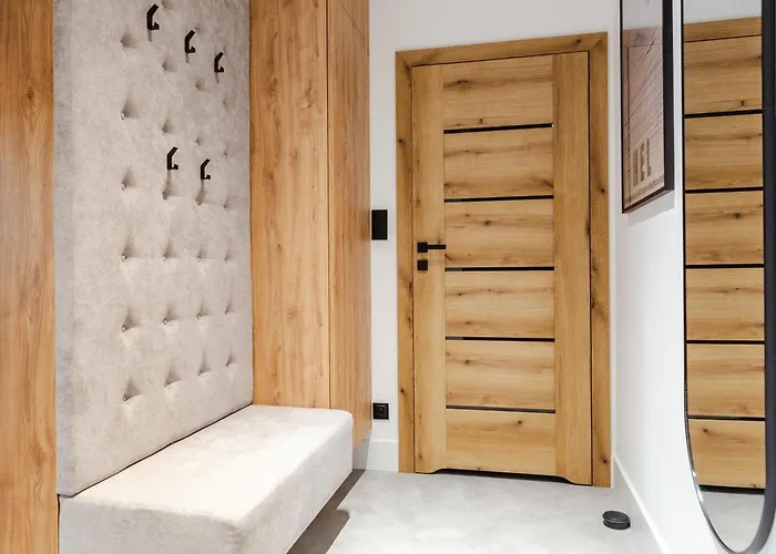 27p Lakeside Retreat By Bookinghost * Laczyno