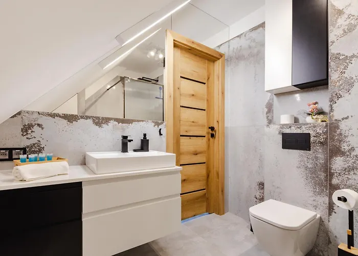 27p Lakeside Retreat By Bookinghost * Laczyno