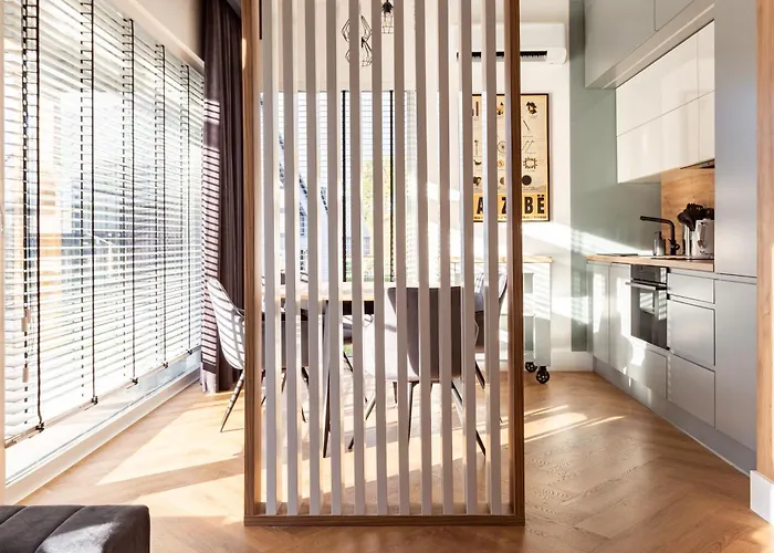 27p Lakeside Retreat By Bookinghost *