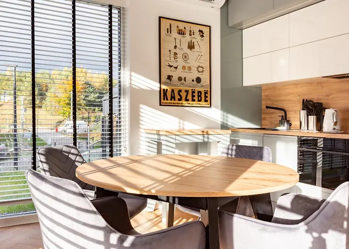 27p Lakeside Retreat By Bookinghost *