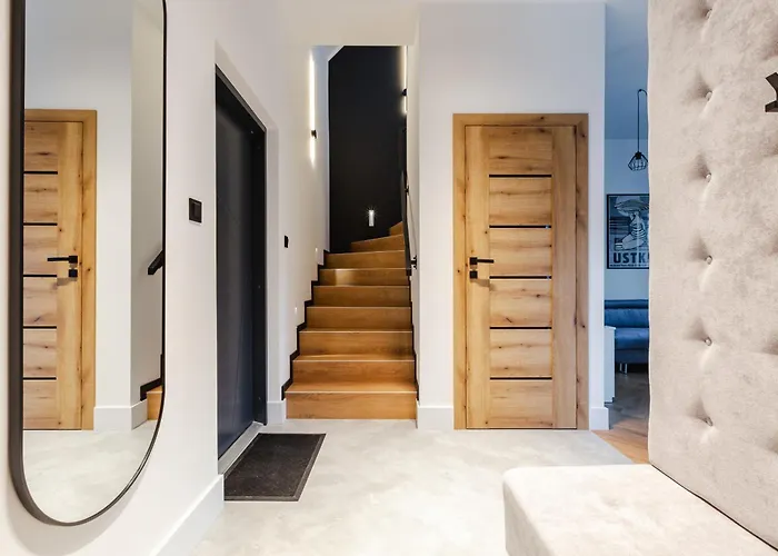 27p Lakeside Retreat By Bookinghost *