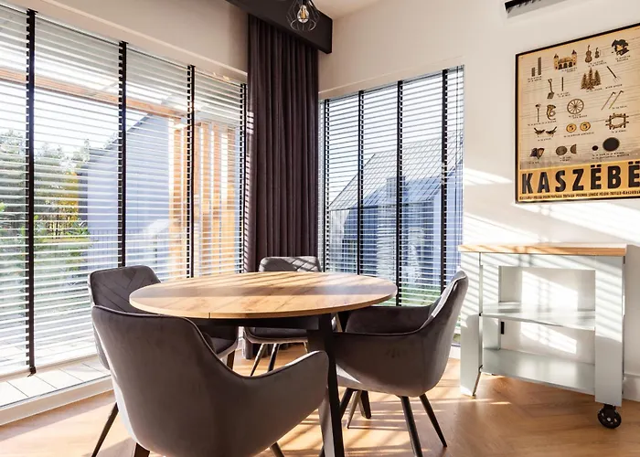 27p Lakeside Retreat By Bookinghost Laczyno