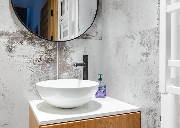 27p Lakeside Retreat By Bookinghost * Laczyno