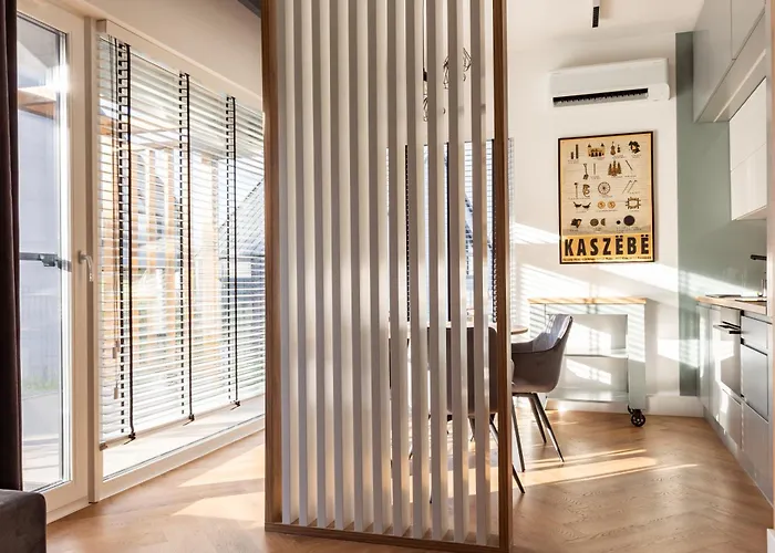 27p Lakeside Retreat By Bookinghost Laczyno