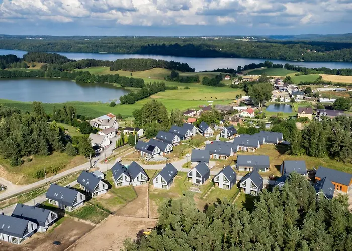 27p Lakeside Retreat By Bookinghost *